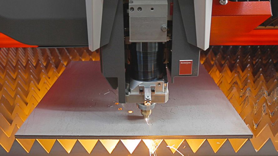 Instauration de nouveaux standards : laser à fibres optiques de 12 kilowatts